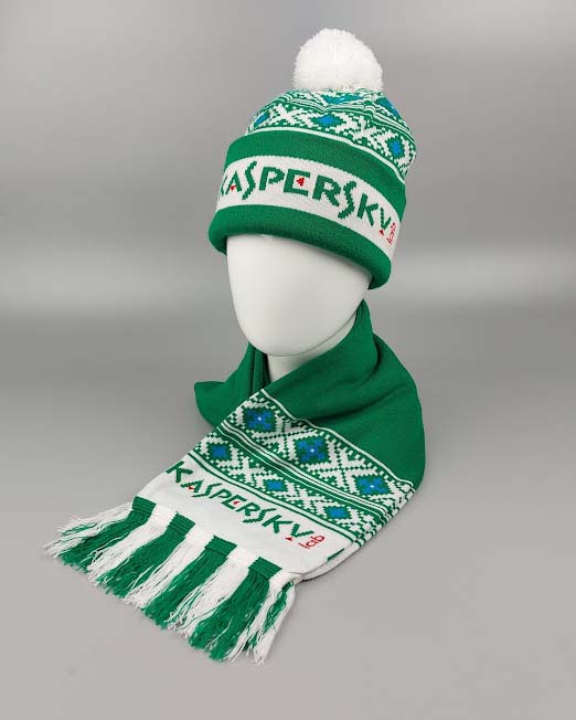 Вязаный комплект: шапка и шарф двойной, с бахрамой, с логотипом в структуре  